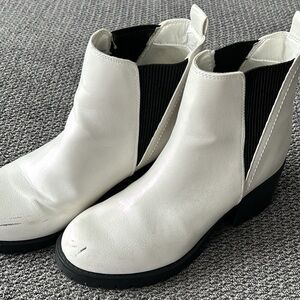 MIA Size 8 white boots